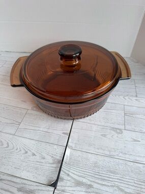 Anchor Hocking Amber Glass Covered Casserole with Handles 2 Quarts
